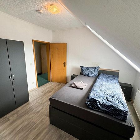 Grosse & Voll Ausgestattete Apartments, Studios, Doppelzimmer, Workspace, Parkplatz, Netflix, Prime & Schnelles Wifi In Ruhiger Lage Mit Garten Rudolstadt Esterno foto