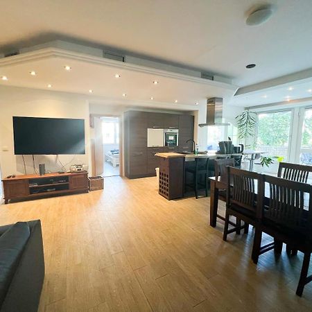 Grosse & Voll Ausgestattete Apartments, Studios, Doppelzimmer, Workspace, Parkplatz, Netflix, Prime & Schnelles Wifi In Ruhiger Lage Mit Garten Rudolstadt Esterno foto