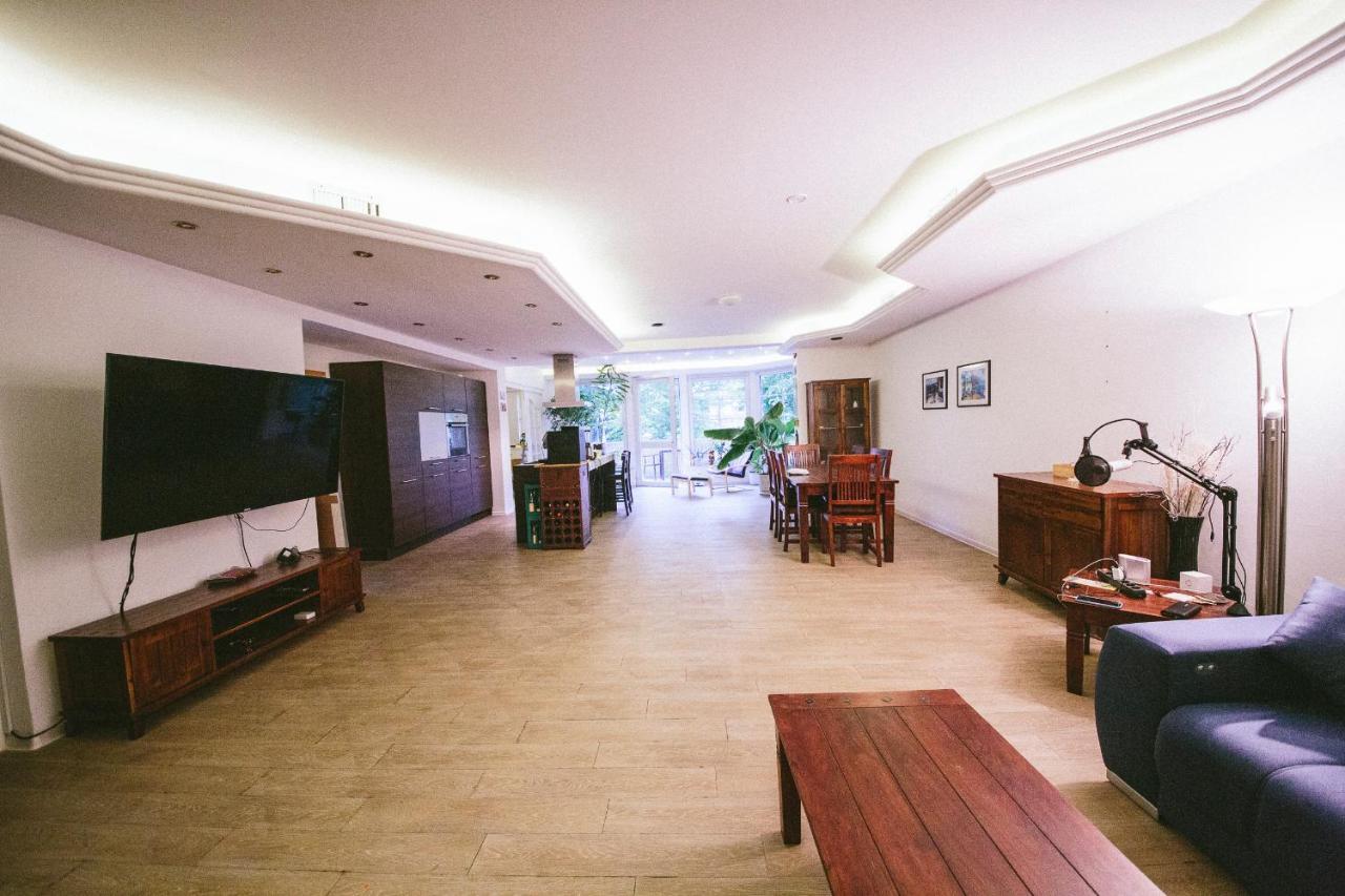Grosse & Voll Ausgestattete Apartments, Studios, Doppelzimmer, Workspace, Parkplatz, Netflix, Prime & Schnelles Wifi In Ruhiger Lage Mit Garten Rudolstadt Esterno foto