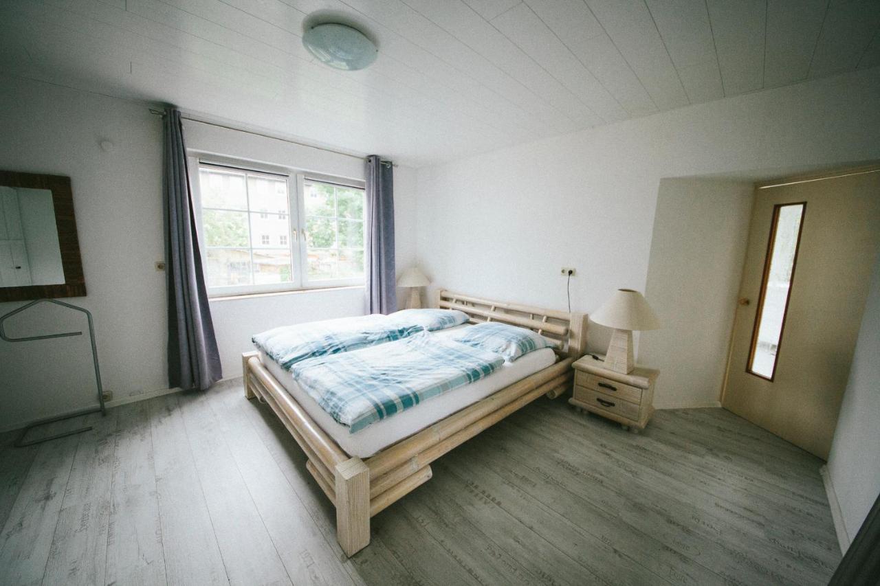 Grosse & Voll Ausgestattete Apartments, Studios, Doppelzimmer, Workspace, Parkplatz, Netflix, Prime & Schnelles Wifi In Ruhiger Lage Mit Garten Rudolstadt Esterno foto