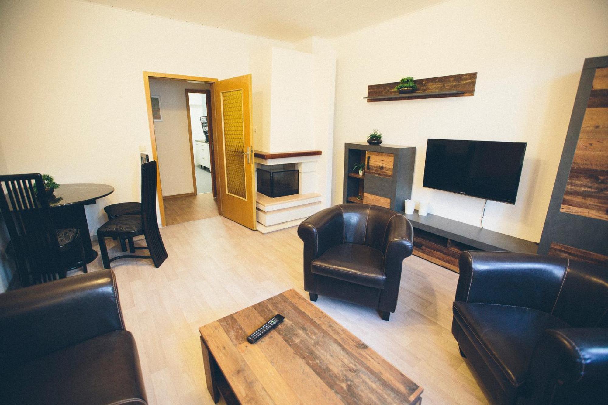 Grosse & Voll Ausgestattete Apartments, Studios, Doppelzimmer, Workspace, Parkplatz, Netflix, Prime & Schnelles Wifi In Ruhiger Lage Mit Garten Rudolstadt Camera foto
