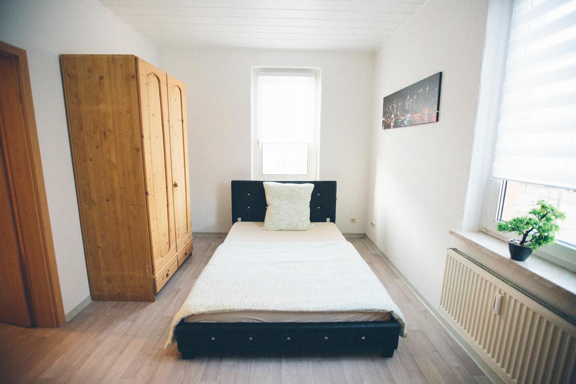 Grosse & Voll Ausgestattete Apartments, Studios, Doppelzimmer, Workspace, Parkplatz, Netflix, Prime & Schnelles Wifi In Ruhiger Lage Mit Garten Rudolstadt Camera foto