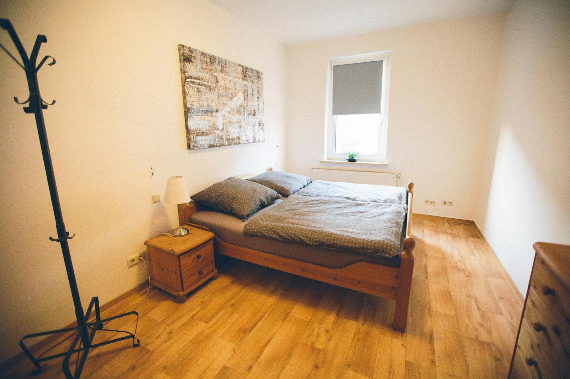 Grosse & Voll Ausgestattete Apartments, Studios, Doppelzimmer, Workspace, Parkplatz, Netflix, Prime & Schnelles Wifi In Ruhiger Lage Mit Garten Rudolstadt Camera foto