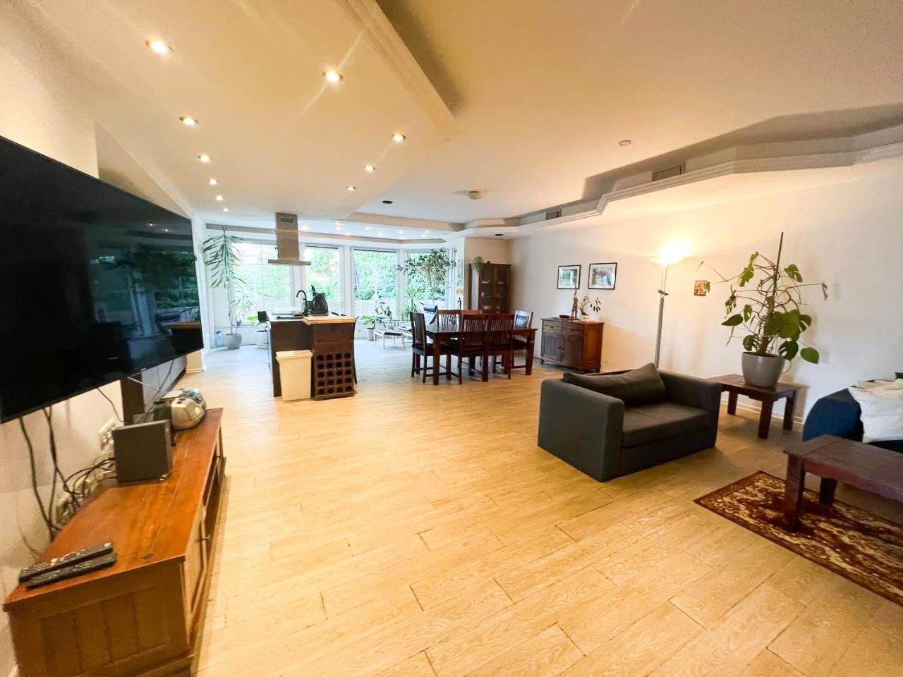 Grosse & Voll Ausgestattete Apartments, Studios, Doppelzimmer, Workspace, Parkplatz, Netflix, Prime & Schnelles Wifi In Ruhiger Lage Mit Garten Rudolstadt Esterno foto