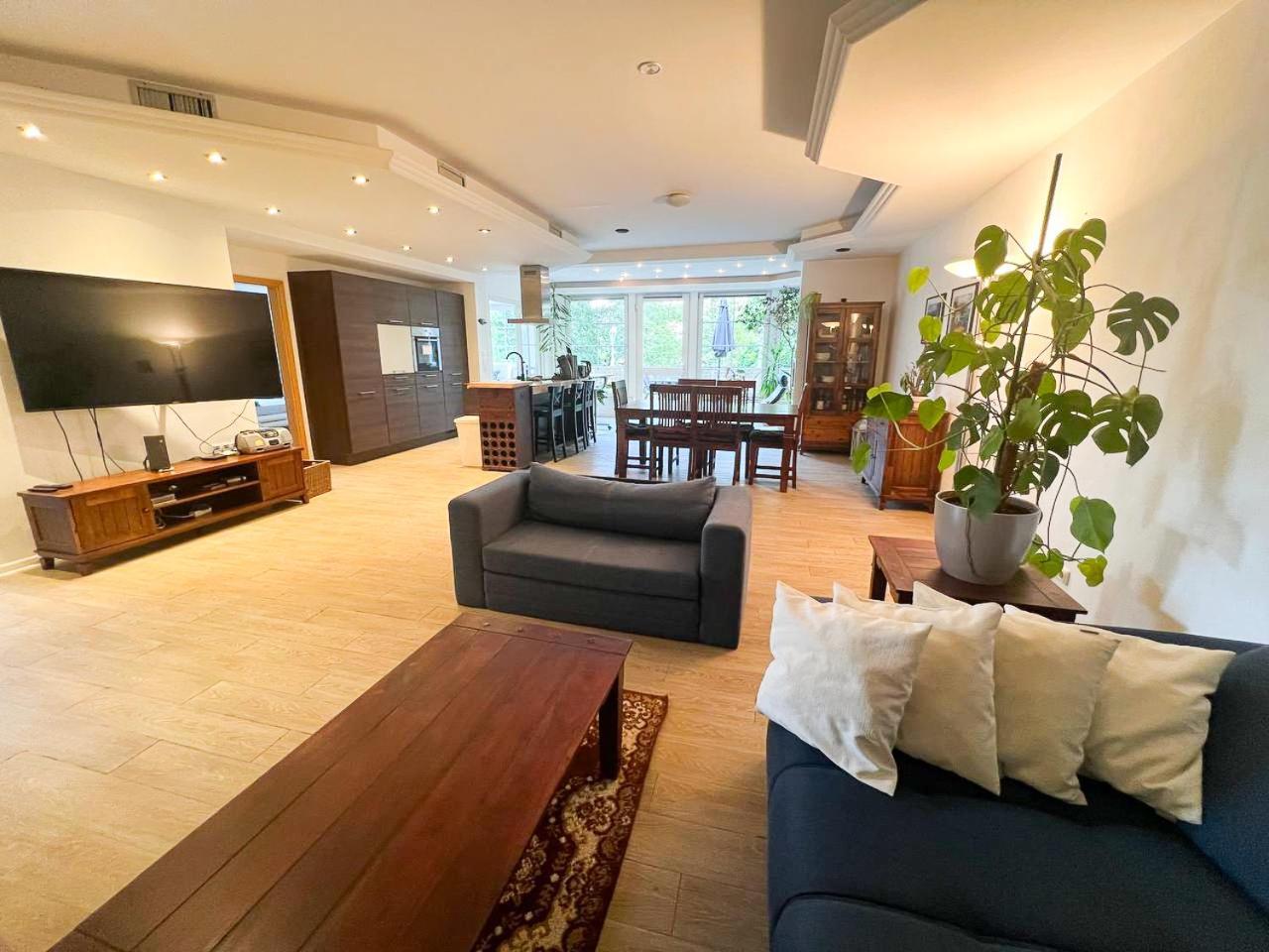Grosse & Voll Ausgestattete Apartments, Studios, Doppelzimmer, Workspace, Parkplatz, Netflix, Prime & Schnelles Wifi In Ruhiger Lage Mit Garten Rudolstadt Esterno foto