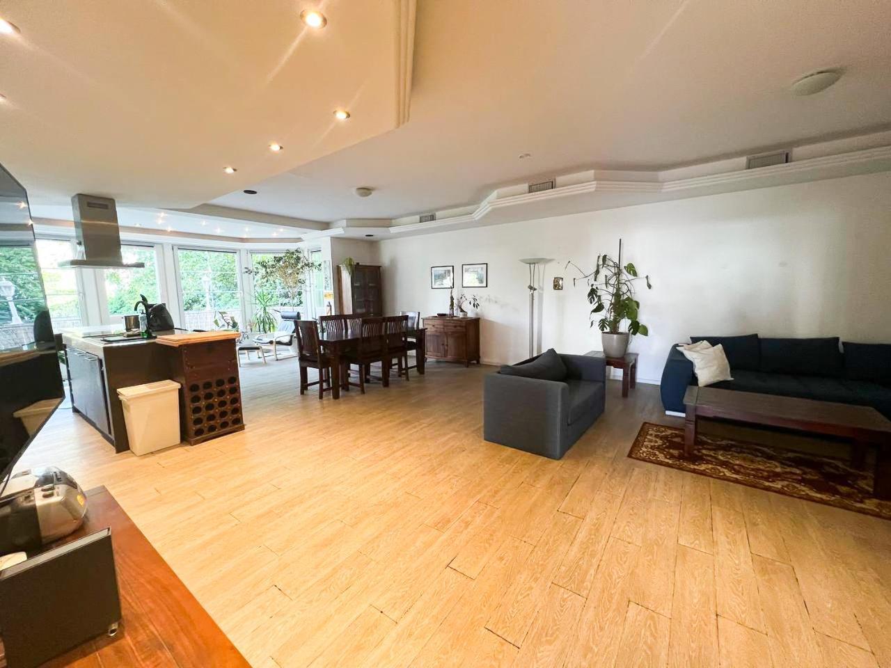 Grosse & Voll Ausgestattete Apartments, Studios, Doppelzimmer, Workspace, Parkplatz, Netflix, Prime & Schnelles Wifi In Ruhiger Lage Mit Garten Rudolstadt Camera foto