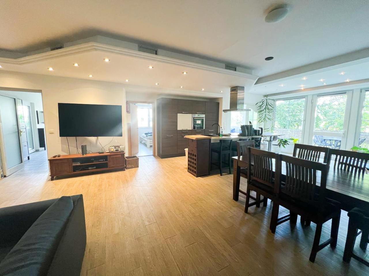 Grosse & Voll Ausgestattete Apartments, Studios, Doppelzimmer, Workspace, Parkplatz, Netflix, Prime & Schnelles Wifi In Ruhiger Lage Mit Garten Rudolstadt Esterno foto